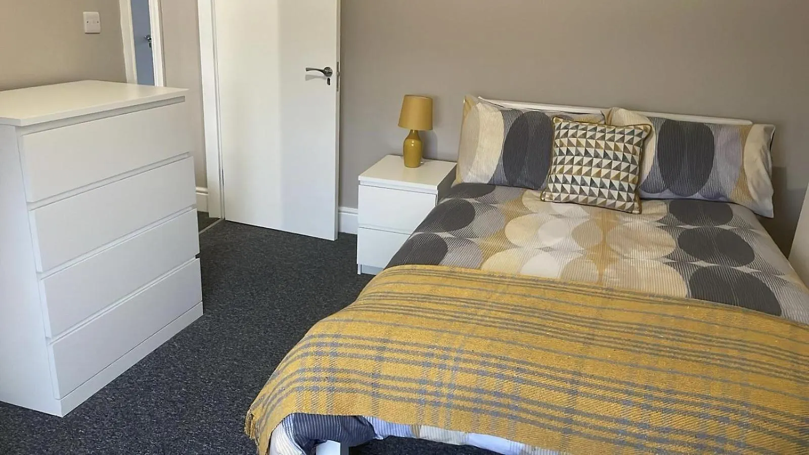 Apartment Spacious Home Near Citycentre Parking/Wifi/Netflix Nottingham